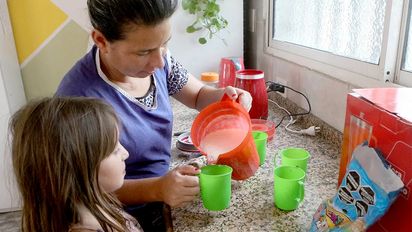 Impacto del ajuste: 3 de cada 10 hogares son pobres; $ 3 mil millones en asistencia