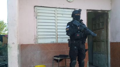 Hallan sustancias en el domicilio del hombre asesinado en barrio Botta