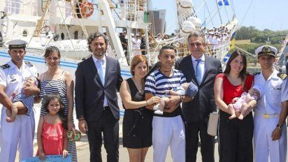 Emotiva recepción a la Fragata Libertad en Mar del Plata, al final de su travesía