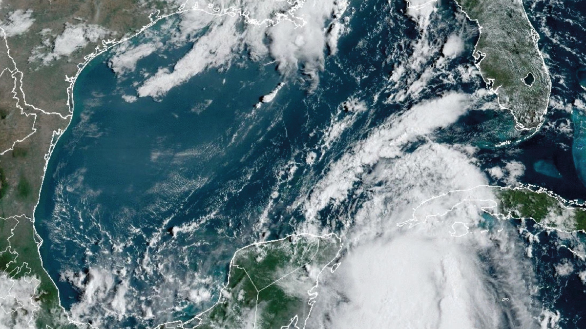 El huracán Idalia se dirige hacia Florida y amenaza con peligrosas mareas