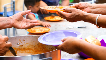 Un informe dice que las familias pobres gastan el 70% en comida