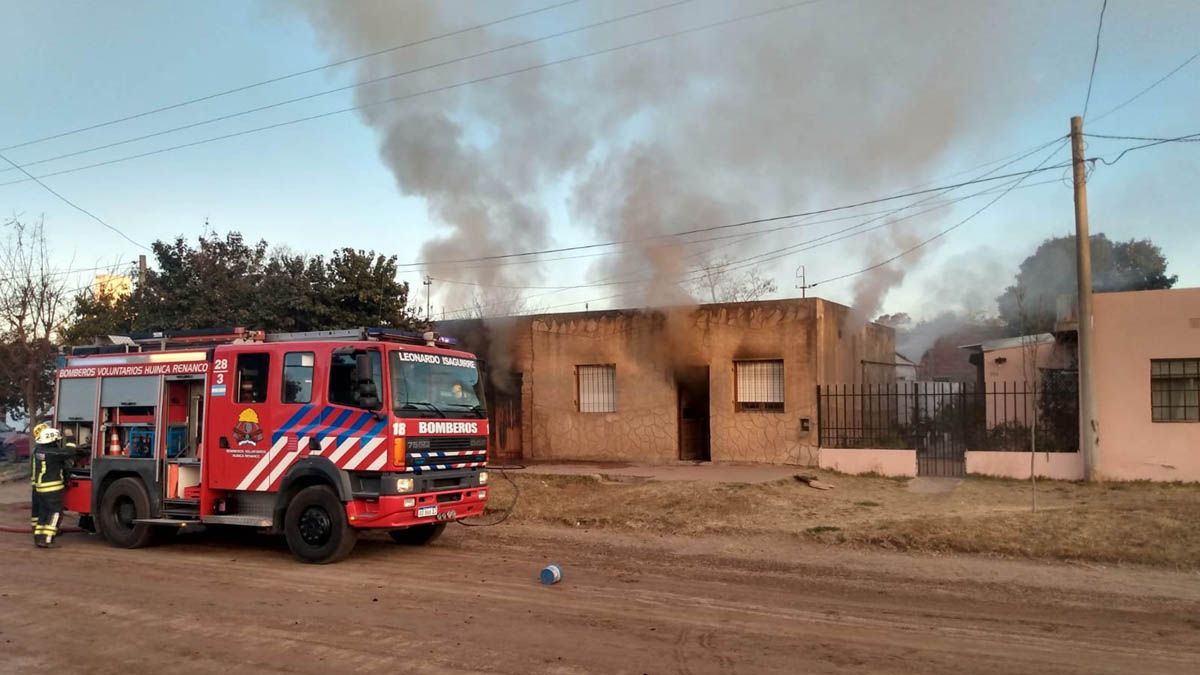 El último domingo se incendió una vivienda en la zona norte de Huinca