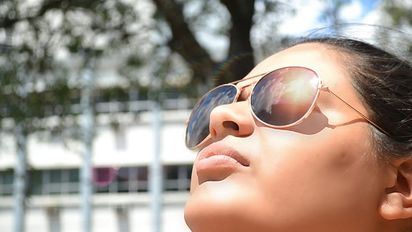 Cuidar los ojos bajo el sol: consejos para una visión saludable