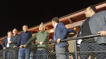 El gobernador inauguró seis torres de iluminación de la cancha de Urú Curé