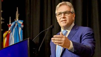 Llaryora volvió a cuestionar al gobierno de Milei: 