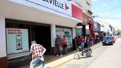 Los bancos vuelven a atender hoy y mañana