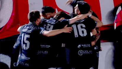 Argentinos Juniors le ganó a Independiente Rivadavia y sigue prendido arriba