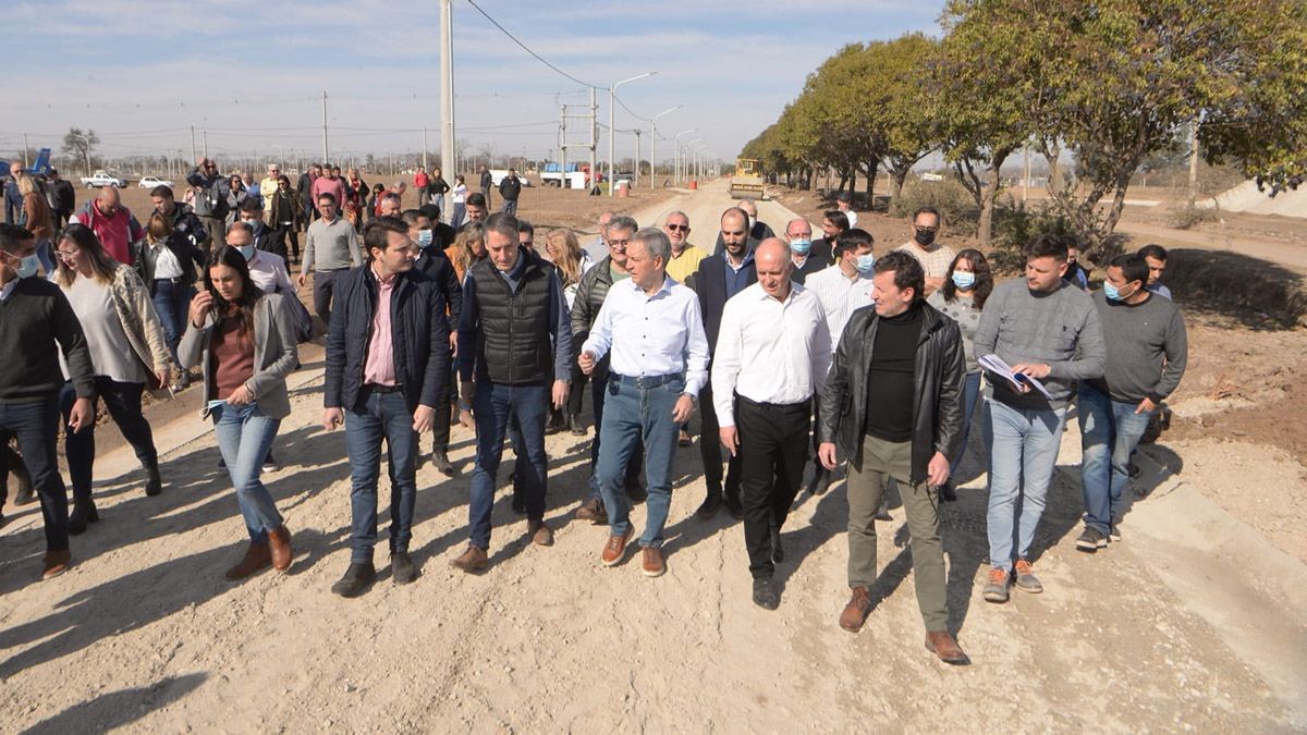El gobernador Juan Schiaretti visitó Almafuerte para inspeccionar la obra de avenida Alem.