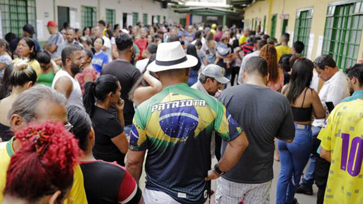 Río de Janeiro votó con largas filas y en calma pero expectante del desenlace electoral