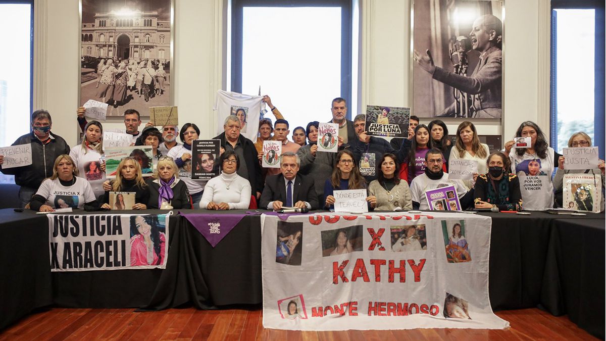 El Presidente recibió en la Casa Rosada a familiares de víctimas de femicidio