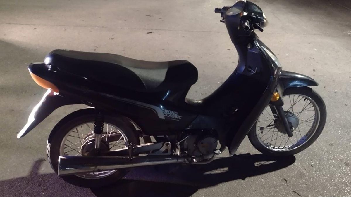 La motocicleta secuestrada en el control en calles Falucho y Pringles.