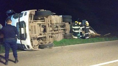 Volcó un camión con soja en Huanchilla