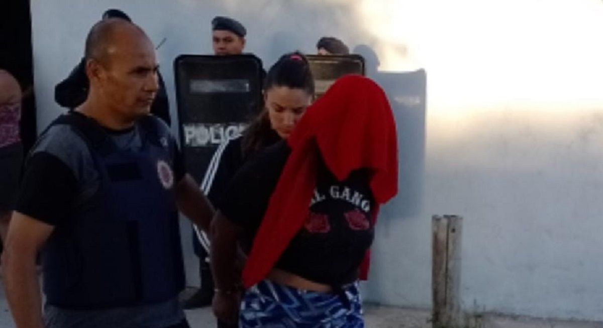 La joven mujer fue detenida en barrio Los Olmos tras un allanamiento.