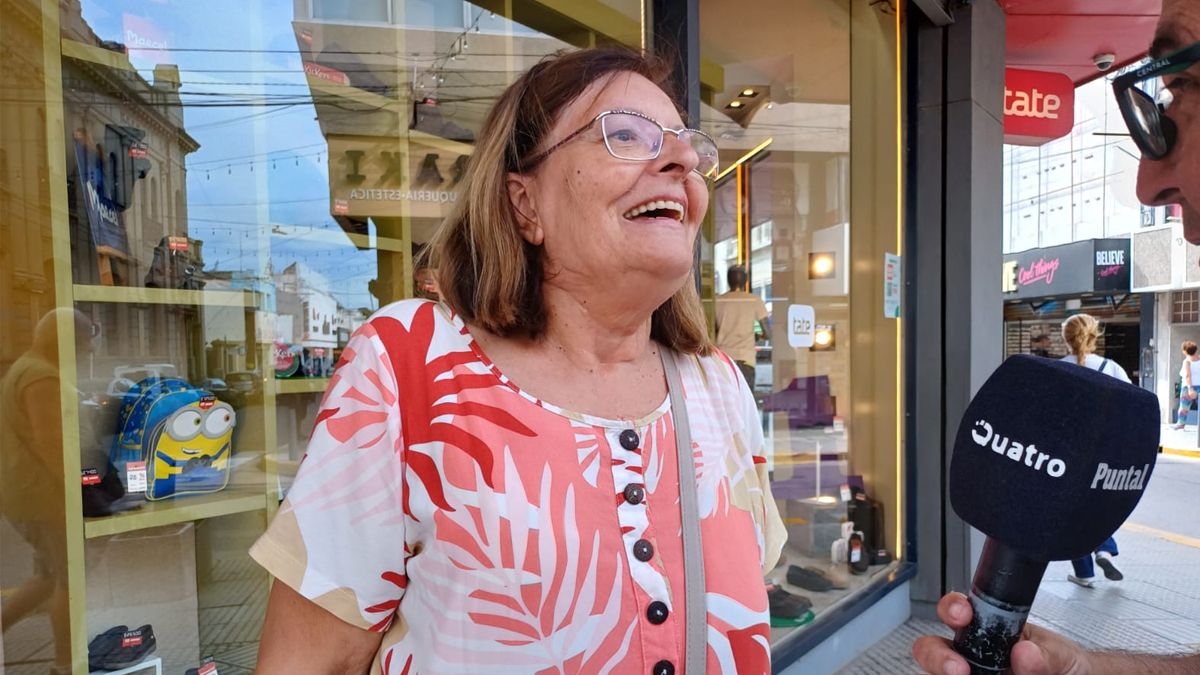 La opinión de la gente sobre el horario corrido en los comercios. Foto: Andrés Oviedo.