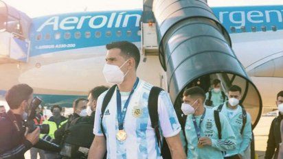 La Selección llegó a la Argentina tras consagrarse en Brasil