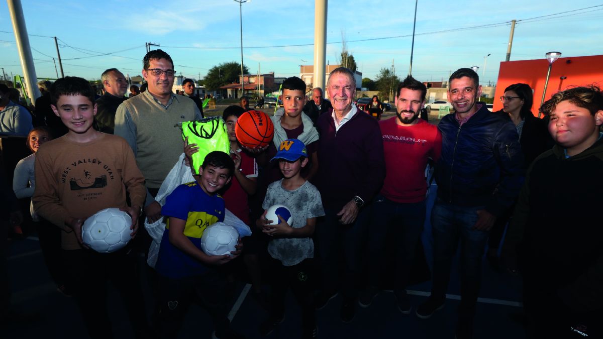 Schiaretti inauguró un polideportivo en Villa Nueva