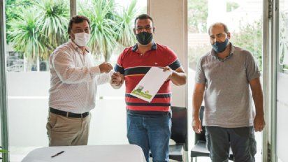 Con planes propios, Adelia María y San Basilio siguen entregando casas