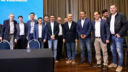 La Provincia presentó 150 móviles y 100 kits de vigilancia a municipios