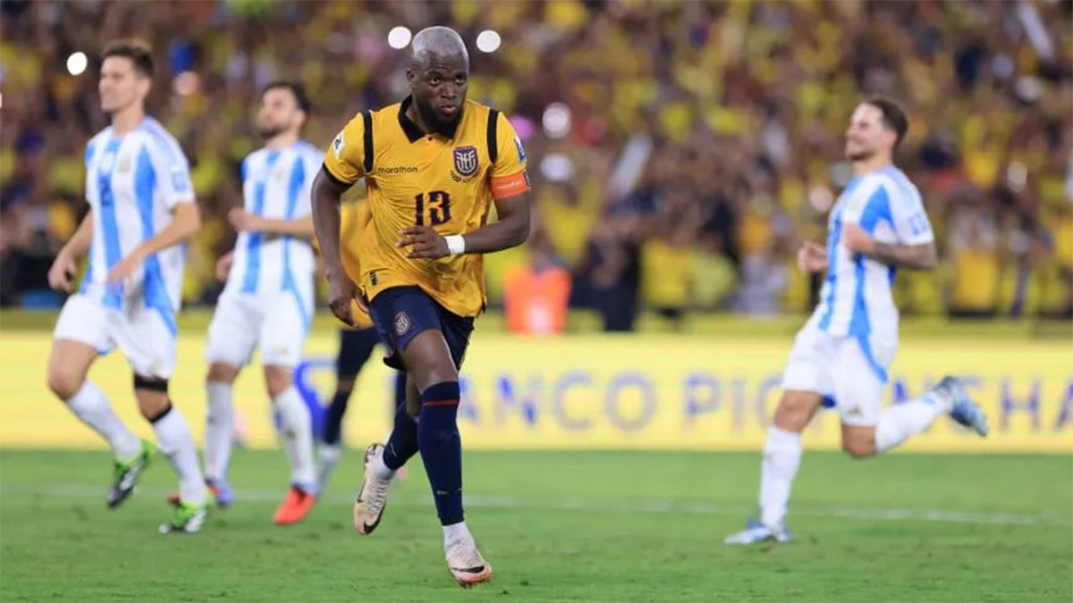 Enner Valencia, el autor del gol de Ecuador, de penal, para vencer 1 a 0 a Argentina en la última fecha de las eliminatorias sudamericanas