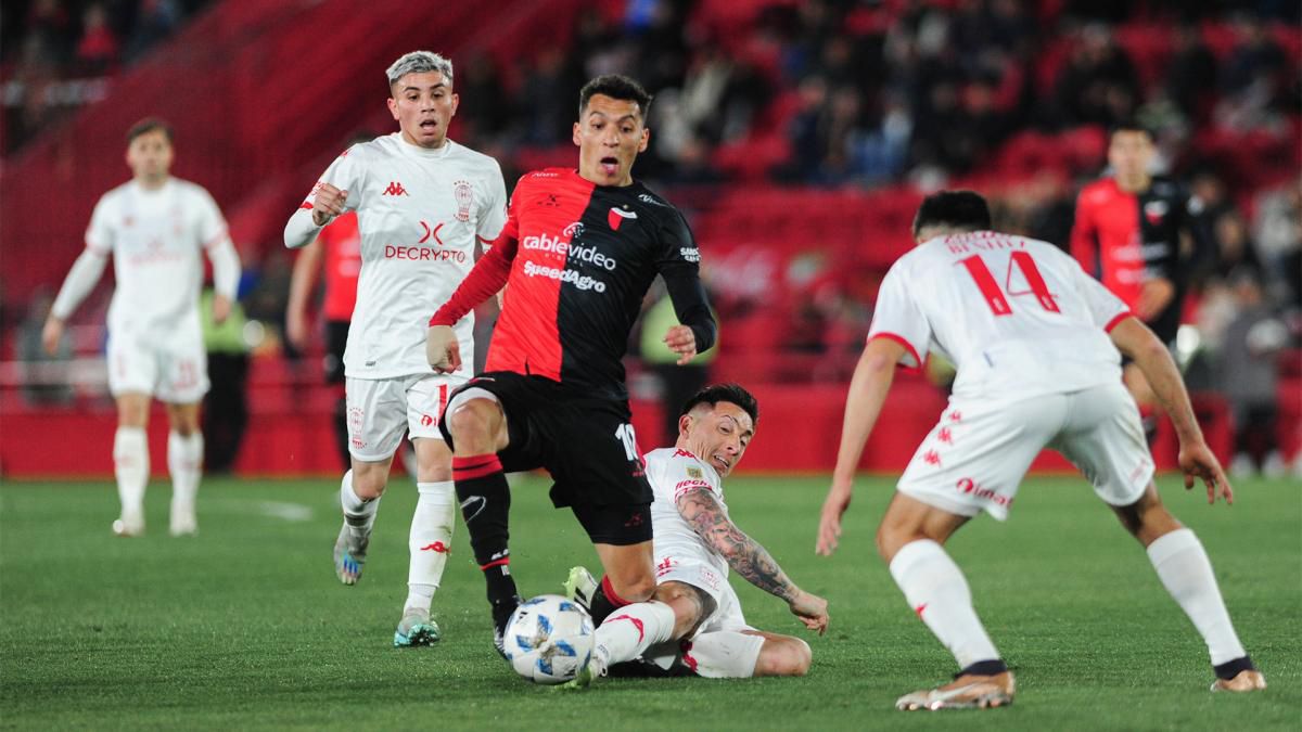 Cinco goles de Independiente a Huracán en el Tomás Adolfo Ducó