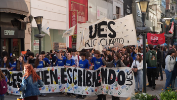 La UES marchó por los 50 años de la Noche de los Lápices y reclamó por la educación
