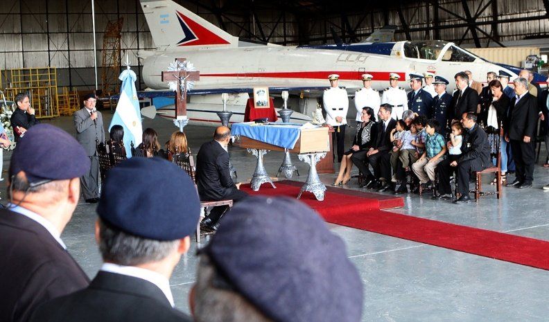 Familiares, amigos y militares participaron de la ceremonia de homenaje a Castagnari.