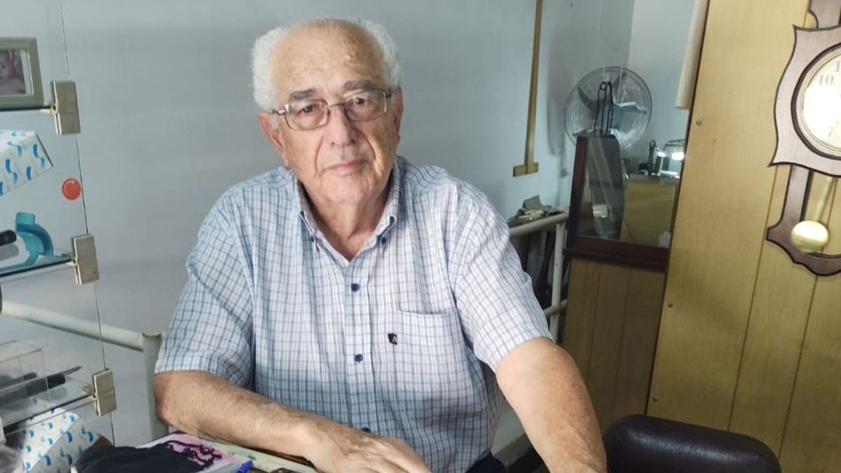 Huber Fernández lleva casi 60 años en el rubro. A pesar de estar jubilado