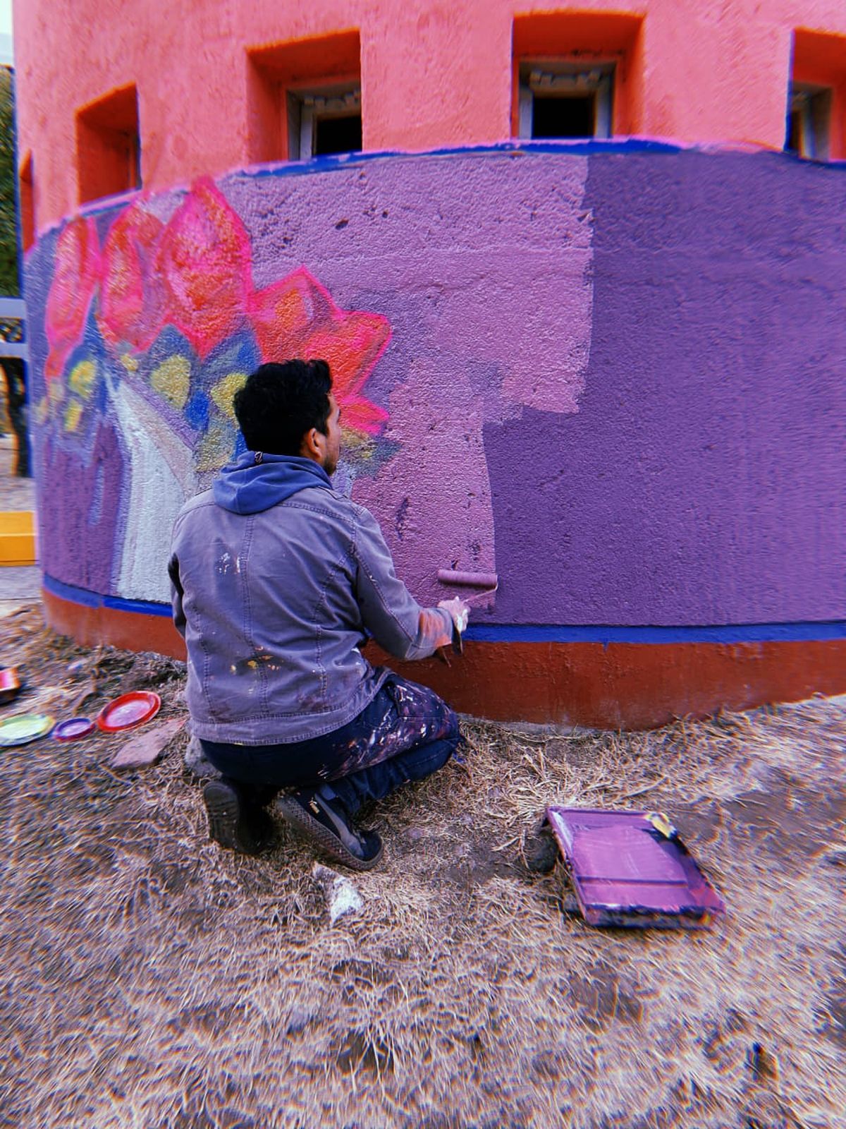 Mex, el cordobés por adopción que plasmó su arte en las paredes de un bar local