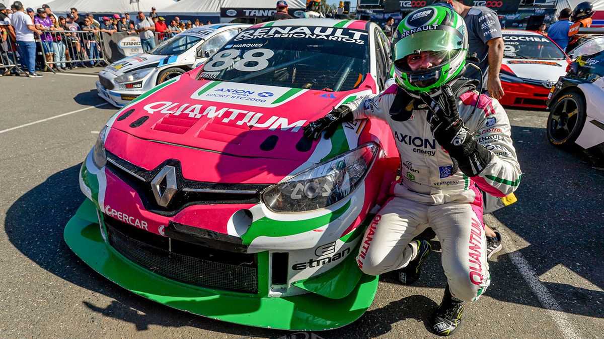 Facundo Marques muestra el 2 del segundo puesto en la Final 2 de Rosario en el TC 2000