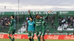 Jhon Rentería festeja el gol que abrió el partido.