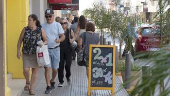 Los comercios apuestan a las promociones para tratar de impulsar las ventas.