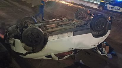 Córdoba: volcaron su automóvil y les robaron mientras estaban esperando ayuda