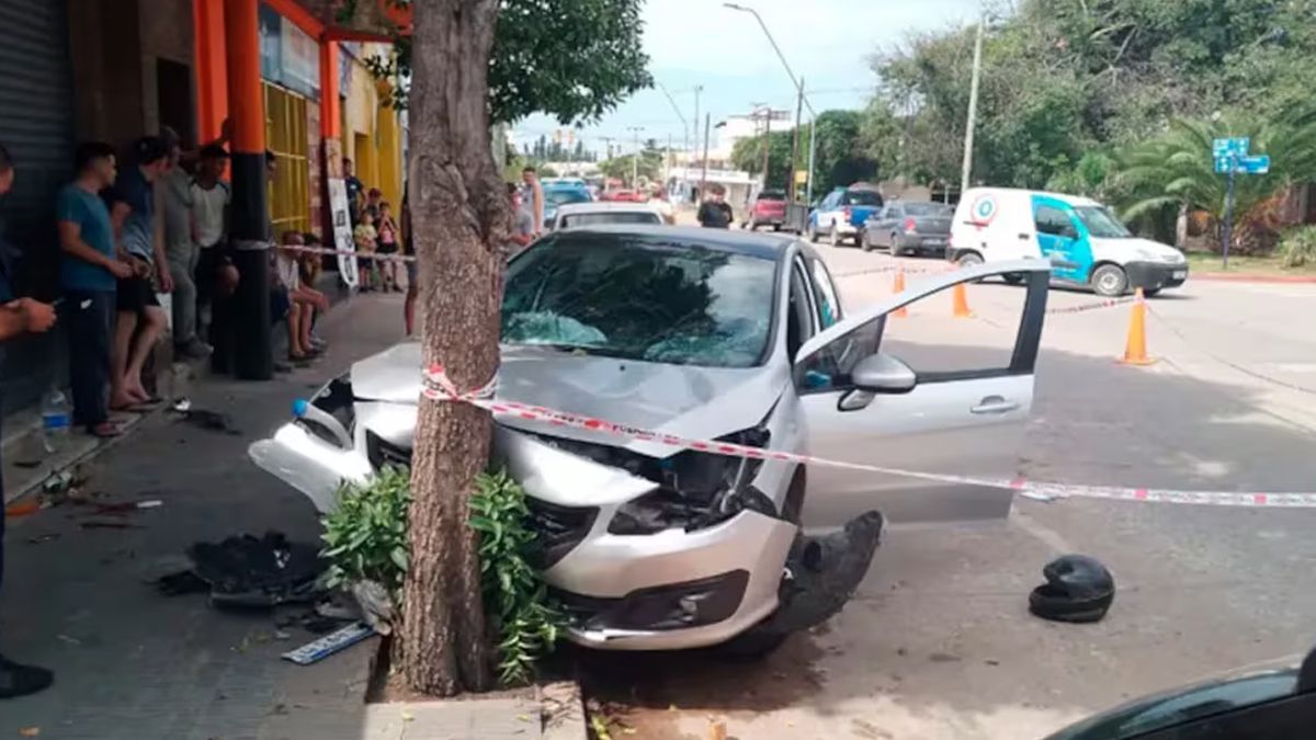 Un hombre persiguió y atropelló con su auto a motochorros que asaltaron a su esposa embarazada. Foto Gentileza Francisco Arias / El Doce.