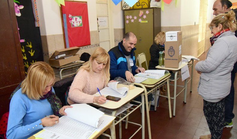 Las urnas volvieron a demostrar el descontento de la gente con el actual modelo de gestión. El aspecto económico fue determinante para el duro revés, según especialistas.