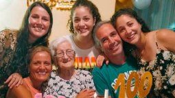 Cumplió  100 años y fue agasajada por  su familia y su pueblo