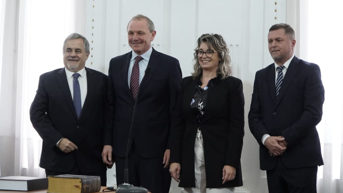 Asumió el nuevo Gabinete Municipal. Foto: Andrés Oviedo.