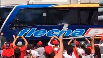Detuvieron a uno de los agresores del micro de Boca