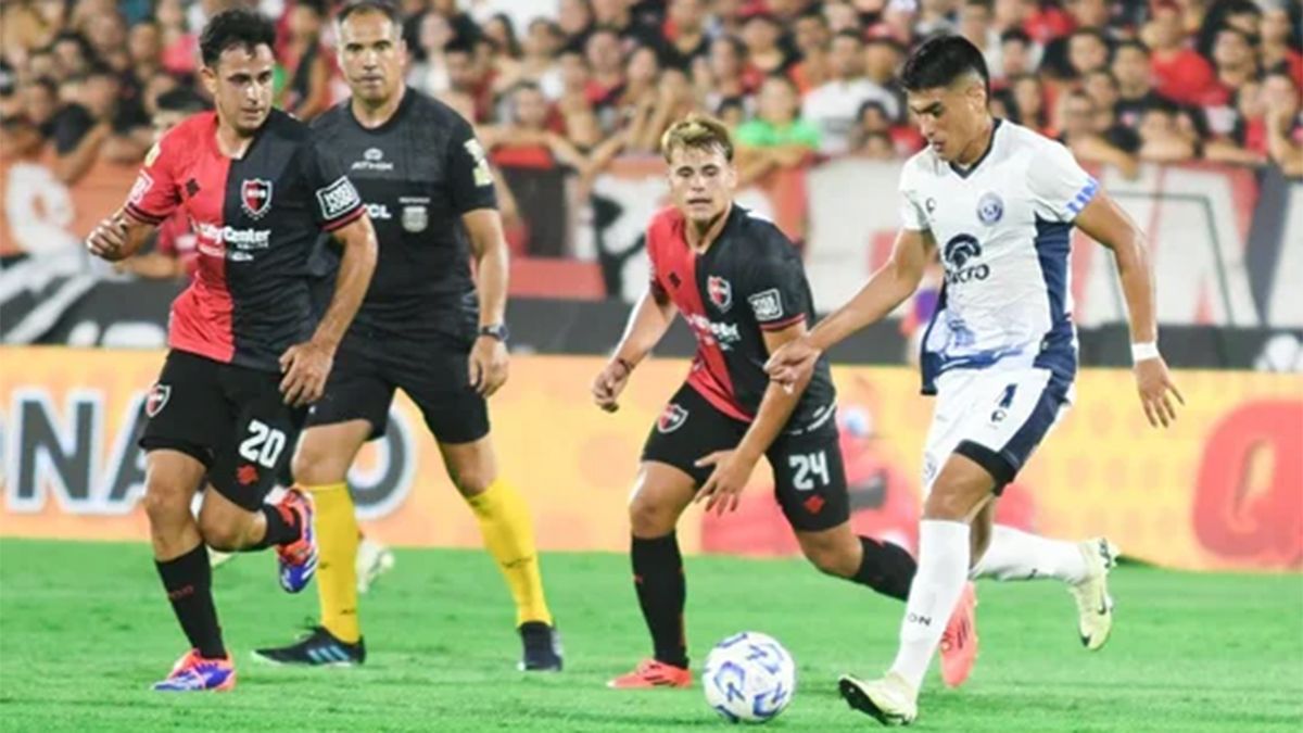 Independiente Rivadavia se llevó tres puntos ante Newell´s en su visita a Rosario.