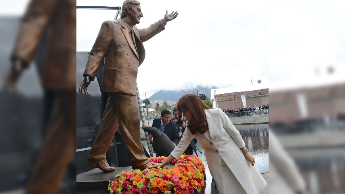 Cristina Kirchner mandó a retirar la estatua de Néstor que estaba en el CCK