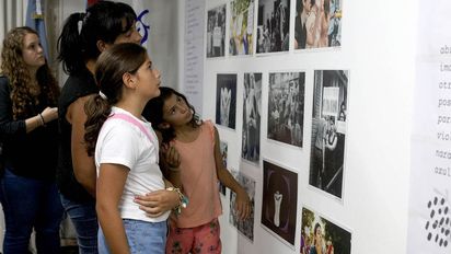 Con un mural y fotografías, se dio homenaje al rol de la mujer