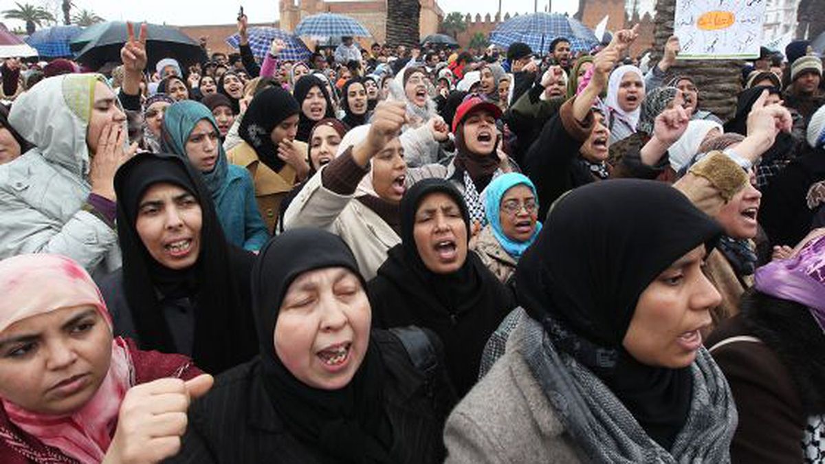 Activistas feministas se manifestaron hoy en la capital de Marruecos para reclamar que se revisen las leyes que criminalizan el aborto en el país norafricano