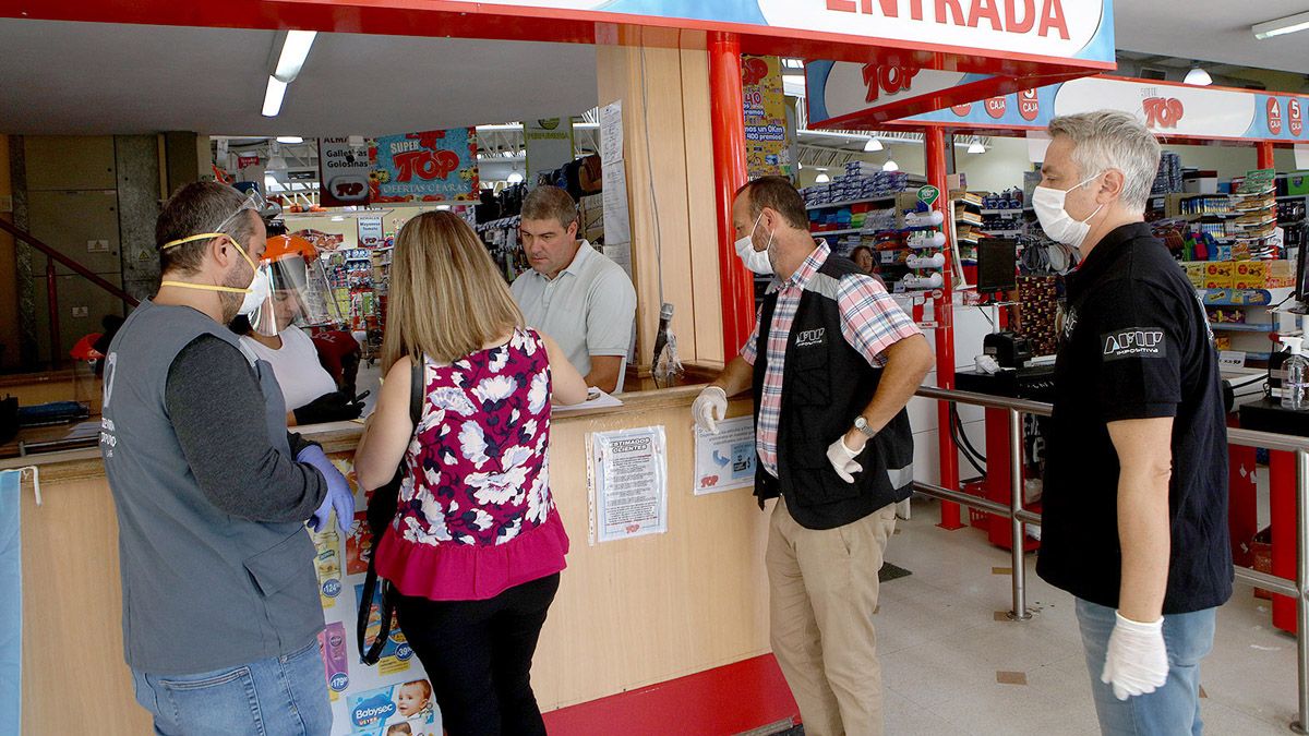 En los supermercados también verificaron que no hubiera desabastecimiento.