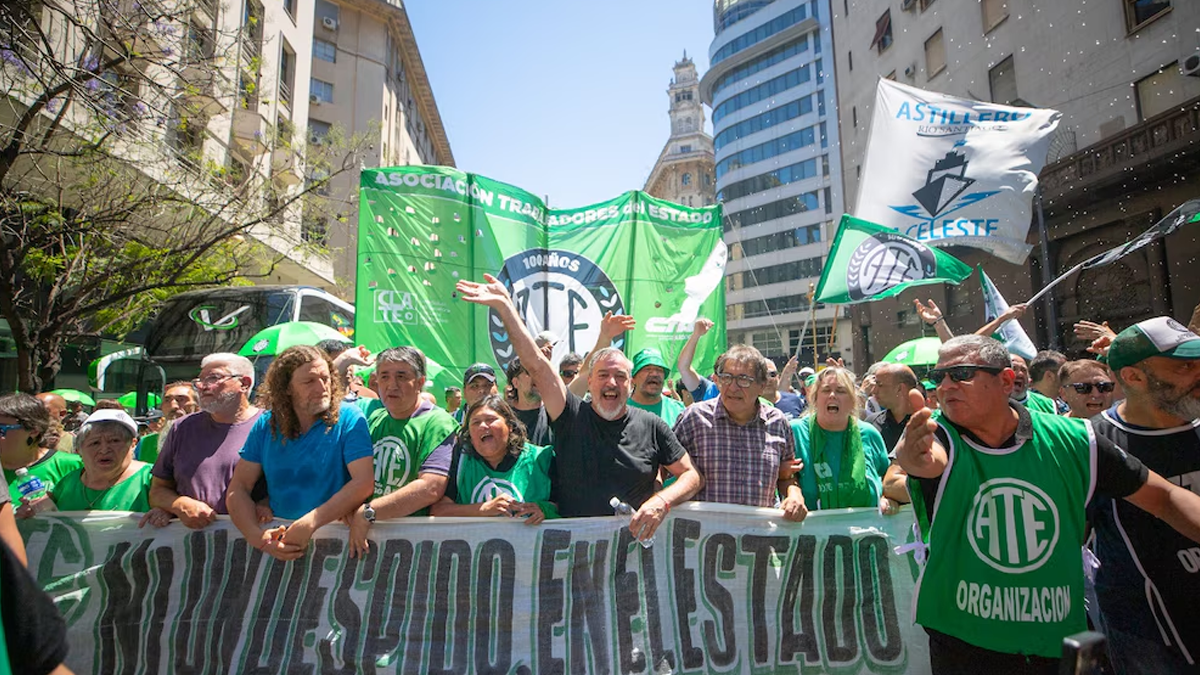 estatales empleado public.png