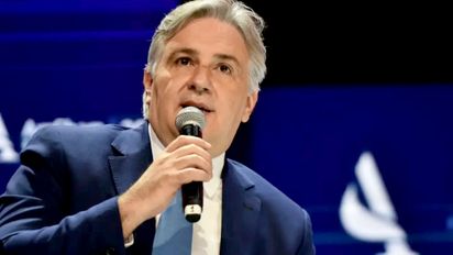Llaryora, rumbo a Estados Unidos para buscar inversiones y financiamiento