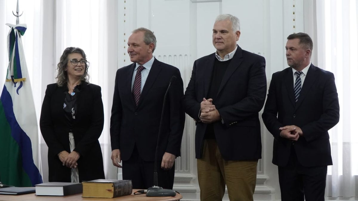 Asumió el nuevo Gabinete Municipal. Foto: Andrés Oviedo.