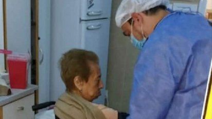 Vacunaron en geriátricos de Baigorria, Gigena, Levalle y continúan en la zona