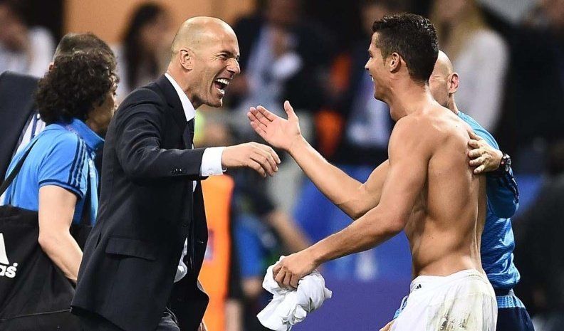 Con un pasado enorme como futbolista, “Zizou” comprendió rápidamente la importancia de saber mirar, aprender rápido y adaptarse a los nuevos tiempos.