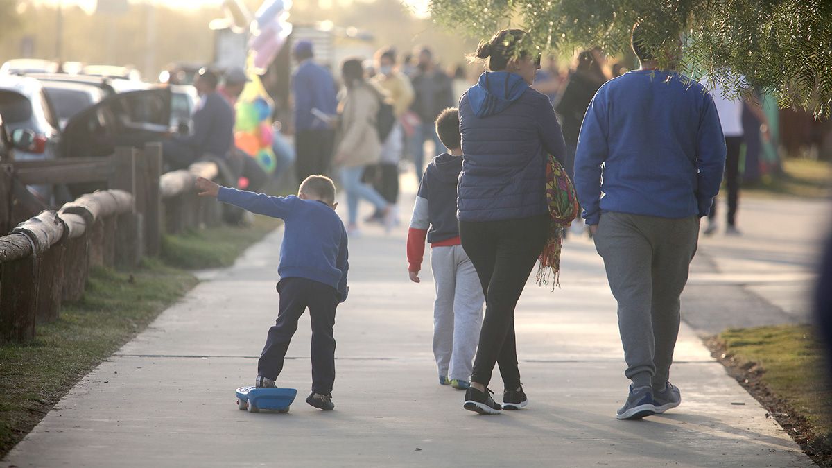 La familia disfrutó del aire libre en el Parque del Centro Cívico.