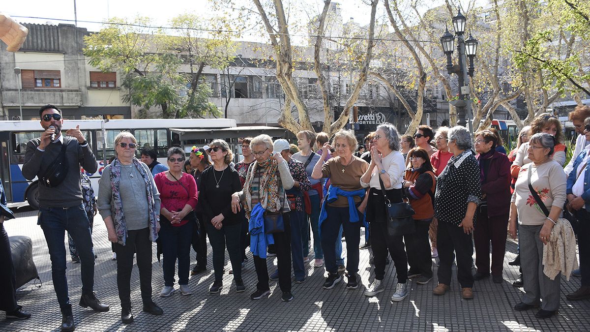 PAMI: los festejos en la plaza por el día del jubilado
