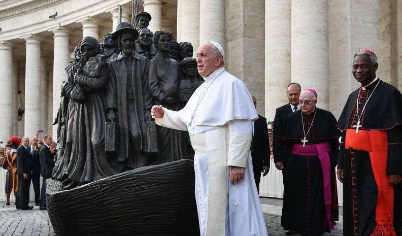 El Papa pidió que en todo el mundo asistan a los migrantes